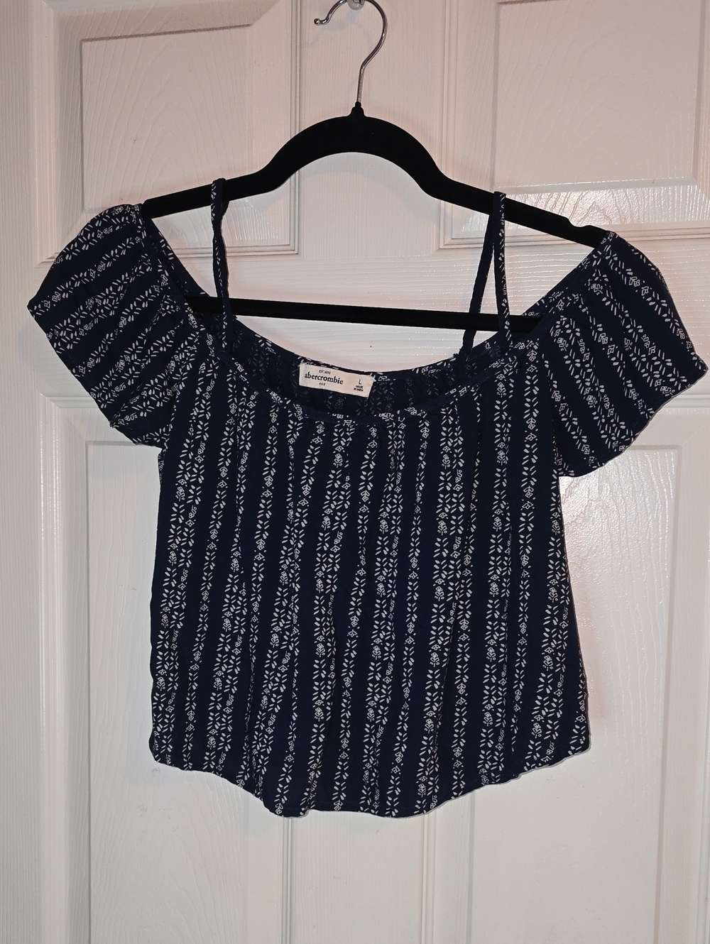 Abercrombie & Fitch Navy Blue White‎ Floral-Stripe Off-Shoulder Crop Top